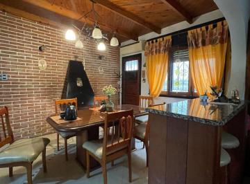 Casa · 160m² · 3 Ambientes · Casa en Venta con 3 Viviendas de 4amb y 2amb, Jardín y Cochera - Wilde