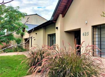 Casa · 149m² · 3 Dormitorios · 2 Cocheras · Casa 3 Dorm. - Pileta - Funes