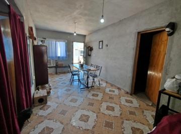 Casa · 106m² · 3 Ambientes · 3 Cocheras · Centro América – Apta Permuta y Recibe Vehículo