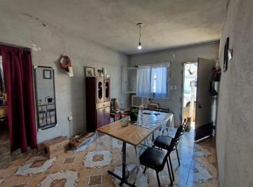 Casa · 106m² · 3 Ambientes · 3 Cocheras · Centro América – Apta Permuta y Recibe Vehículo