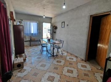 Casa · 106m² · 3 Ambientes · 3 Cocheras · Centro América – Apta Permuta y Recibe Vehículo