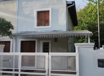 Casa · 80m² · 3 Ambientes · 1 Cochera · Propiedad en Venta Zona Comercial Unquillo