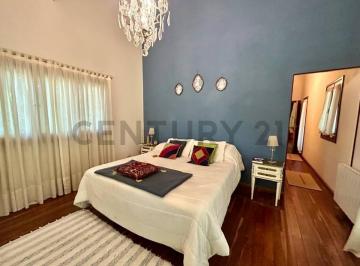 Oficina comercial · 280m² · 6 Ambientes · Casa en Alquiler en Barrio Privado Campos de Roca