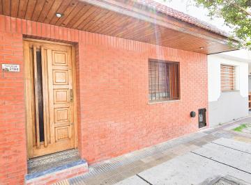 Casa de 3 ambientes, Lanús · Alquiler de Casa de 3 Amb con Terraza en Valentin Alsina Excelente Ubicacion!