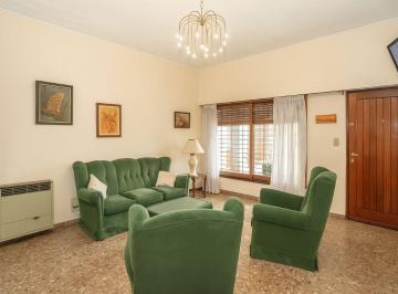 Casa · 177m² · 3 Ambientes · 1 Cochera · Venta Casa Lote Propio en San Justo Centro