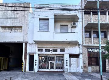 PH · 65m² · 3 Ambientes · PH en Av Centenera con Terraza