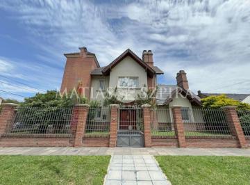 Casa · 355m² · 5 Ambientes · 2 Cocheras · Casa 5 Ambientes. | Merlo 600