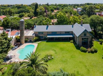 Casa · 750m² · 12 Ambientes · 4 Cocheras · Casa 5 Dorm. - Fisherton