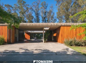 Casa · 182m² · 4 Ambientes · 2 Cocheras · Casa de 4 Ambientes en Arenas del Sur