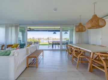 Casa · 300m² · 6 Ambientes · 1 Cochera · Casa a La Laguna en Muelles de Puertos Escobar