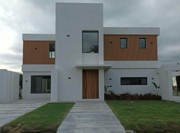 Casa · 200m² · 5 Ambientes · 3 Cocheras · Venta Casa Medal Country Pilar 5 Amb Pileta Estren