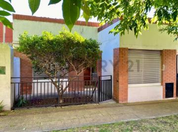 Casa · 110m² · 3 Ambientes · 2 Cocheras · Casa en Venta en Villa Elvira