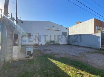 Bodega-Galpón · 150m² · 73 Entre 27 y 28. Galpón en Alquiler