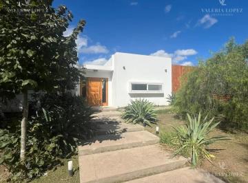 Casa · 140m² · 4 Ambientes · Casa Chalet en Venta en Benavidez, Tigre, G. B. a. Zona Norte