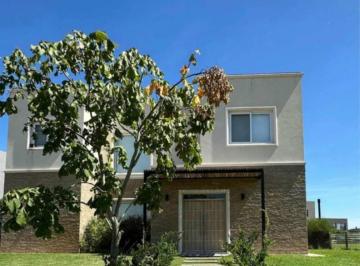 Casa · 190m² · 5 Ambientes · 2 Cocheras · Casa en Acacias Puertos del Lago