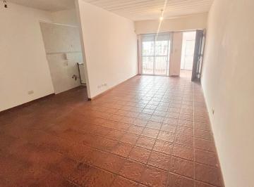 PH de 2 ambientes, Monte Castro · Excelente Departamento 2 Ambientes con Garage. Sin Expensas.
