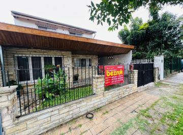 Casa · 200m² · 4 Ambientes · 2 Cocheras · Casa de 4 Ambientes con Cochera en Venta en Villa Adelina