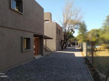 Casa · 170m² · 4 Ambientes · 1 Cochera · Housing 3 Dorm. en La Carolina