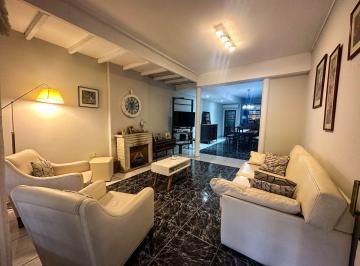 Casa · 165m² · 7 Ambientes · 2 Cocheras · Casa de 3 D, Pileta, Quincho y Cochera en Candioti