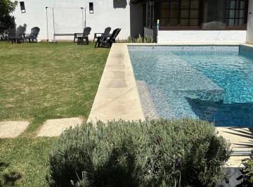 Casa · 280m² · 5 Ambientes · 4 Cocheras · Casa en Venta en 2 Plantas con Jardín y Pileta - Loria 784