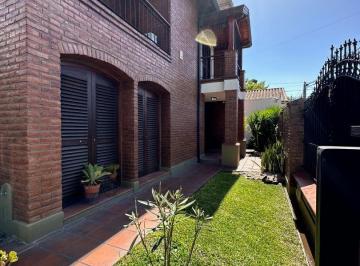 Casa · 280m² · 5 Ambientes · 4 Cocheras · Casa con Hermoso Jardin y Pileta, 4 Dorm. - Lomas