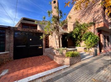 Casa · 190m² · 8 Ambientes · 3 Cocheras · Casa en Calle 9 Entre 71 y 72