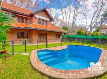 Casa · 390m² · 7 Ambientes · 4 Cocheras · Casa en Venta Martinez, 4 Dorm., Escritorio, Play, Depend, 5 Baños, Gran Jardín con Pileta.