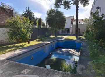 Casa · 300m² · 6 Ambientes · 4 Cocheras · Venta Casa 5 Ambientes con Parque y Pileta en La Plata