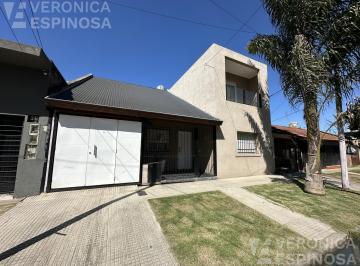 Casa · 19m² · 4 Ambientes · 1 Cochera · Casa Venta Moron Sur 4 Amb Parque Pileta