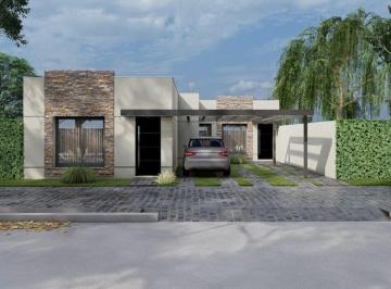 Casa · 110m² · 4 Ambientes · 1 Cochera · Casa en Pozo 3 Hab Cochera Barrio Privado Gllen