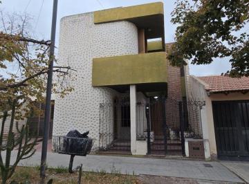 Casa · 162m² · 5 Ambientes · 1 Cochera · Venta de Casa con Departamento B Alimentación