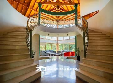 Casa · 884m² · 4 Dormitorios · 3 Cocheras · Importante Propiedad en Venta en Club de Campo San Diego