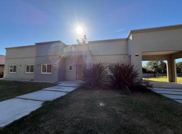 Casa · 200m² · 5 Ambientes · 2 Cocheras · Casa en Venta 4 Dorm. Casuarinas Pilar Apto Credito