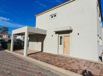 Casa de 4 ambientes, Pilar · Duplex en Venta 3 Dorm. en Chic Village