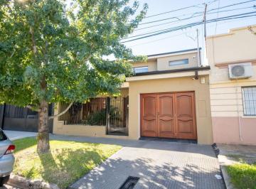 Casa · 290m² · 8 Ambientes · 2 Cocheras · Imperdible Casa en Venta