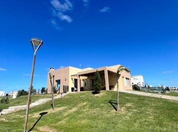 Casa de 4 ambientes, San Vicente · Hermosa Clara en Barrio Santa Clara Al Sur! San Vicente!