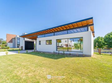 Casa · 163m² · 3 Ambientes · 4 Cocheras · Alquiler 24 Meses - Casa - Arenas del Sur - a Estrenar