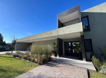 Casa · 300m² · 5 Ambientes · 4 Cocheras · Venta Casa Cinco Amb Barrio Privado Los Pingüinos