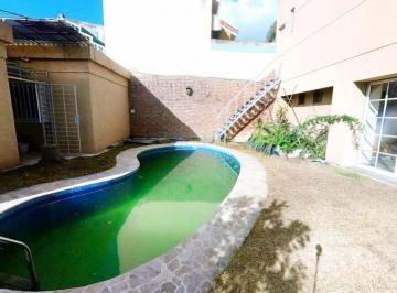 Casa · 220m² · 4 Dormitorios · 2 Cocheras · Casa en Bª Parque Veles Sarfield