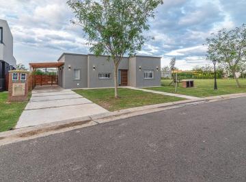 Casa · 101m² · 3 Ambientes · 2 Cocheras · Casa 3 Amb Jardin y Pileta San Ramon, Pilar D Este