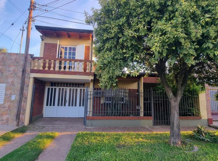 Casa · 135m² · 5 Ambientes · 3 Cocheras