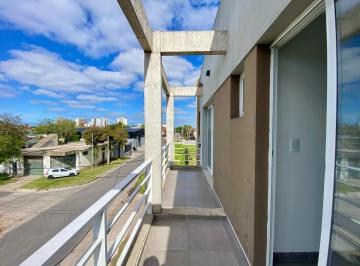 Casa · 100m² · 3 Ambientes · 1 Cochera · Latorre Prop. Alquila Duplex con Entrada de Auto