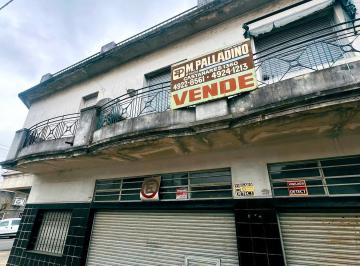 PH de 3 ambientes, Pompeya · Vendo PH 3 Ambientes a Reciclar. Al Frente C/ Balcón y Terraza Propia.