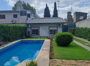 Casa · 218m² · 4 Ambientes · 3 Cocheras · Casa en F. Varela - Permuta / Financiacion