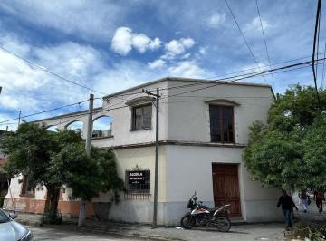 Casa · 4 Dormitorios · Casa en Alvarado Al 1500 (Macrocentro, Salta), 4 Dorm., 2 Baños, con Jardín, Lavadero, Galería