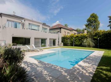 Casa de 4 ambientes, Esteban Echeverría · Saint Thomas Este