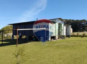 Casa · 96m² · 5 Ambientes · 1 Cochera · Alquiler de Excelente Casa con Amplio Terreno