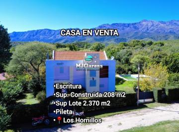 Casa · 208m² · 4 Ambientes · 2 Cocheras · Casa con Gran Parque, Piscina y Vistas. Oportunidad en Los Hornillos