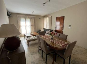 Casa · 150m² · 5 Ambientes · 1 Cochera · Casa en Alquiler B° Cementista 2, Las Heras