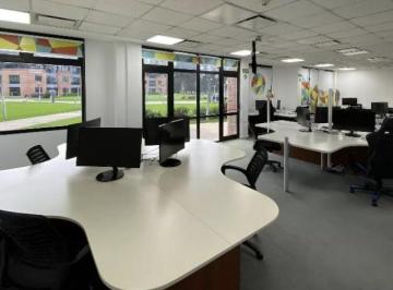 Oficina comercial · 400m² · 8 Cocheras · Oficina en Alquiler en Pilar